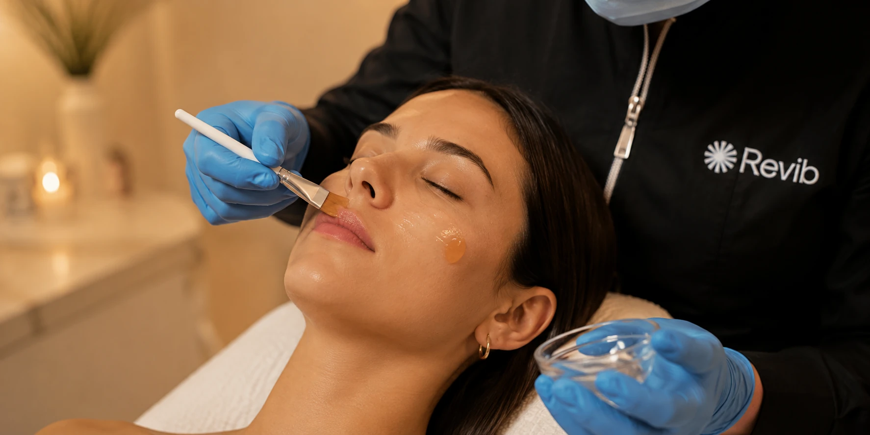 Aplicación del peeling en cabina en Revib